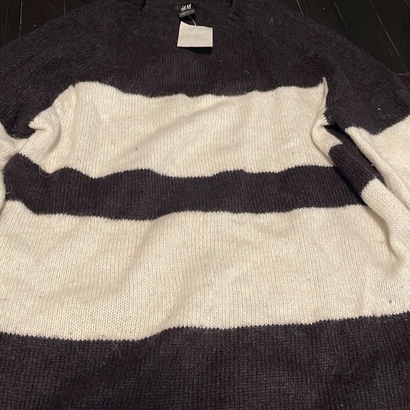 NWT H&M New Men's Crewneck Black White Striped Sweater-Good for Fall Winter - Picture 2 of 7